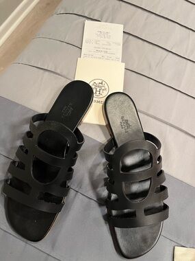 Hermes women  black sandals in size 39